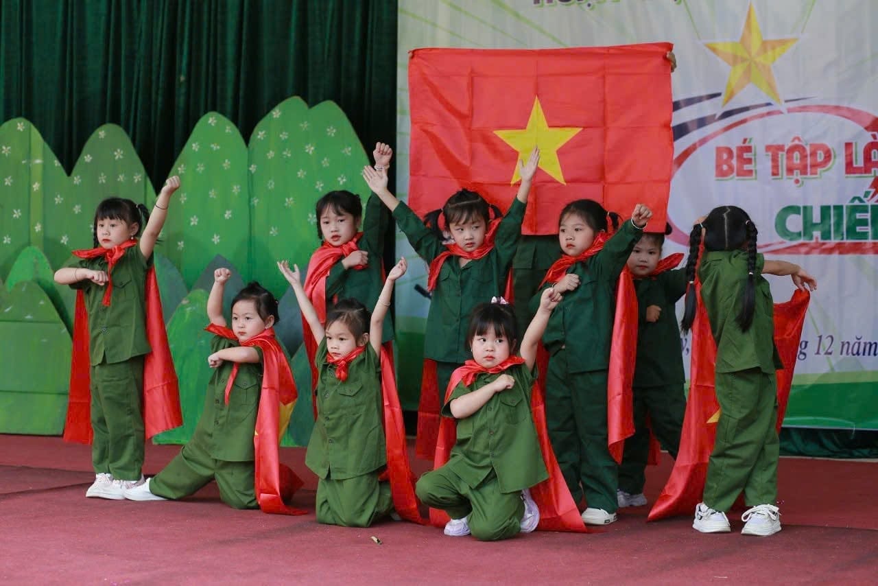Hoạt động của phụ huynh và các bé Trường Mầm non Mường Lay